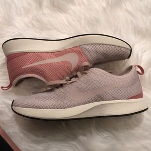Nike women’s Dualtone racer 8.5